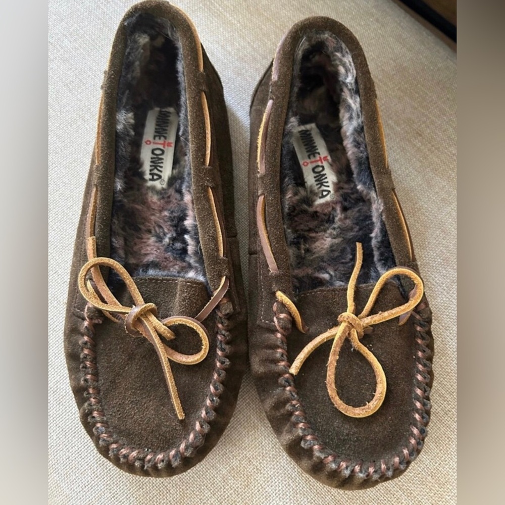 Minnetonka Brown Suede Women's Moccasins - Picture 5 of 8